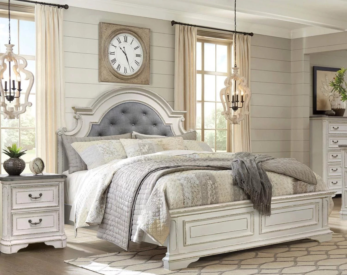 Distressed Whitewash Tufted King Bed I723163