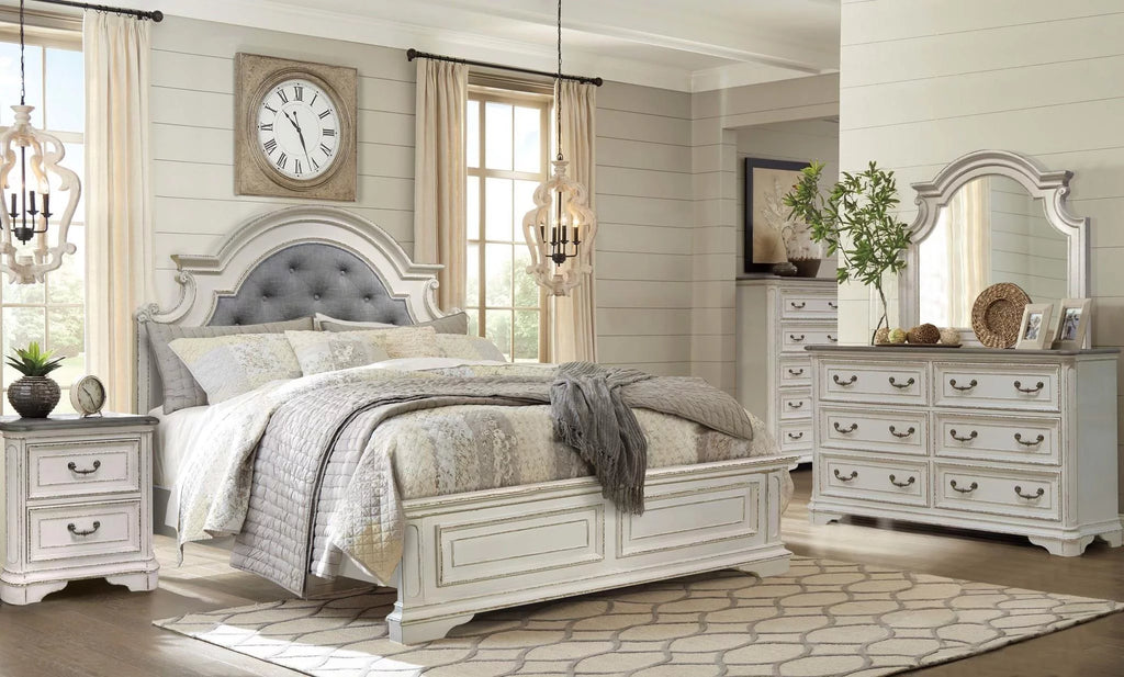 Distressed Whitewash Tufted King Bed I723163